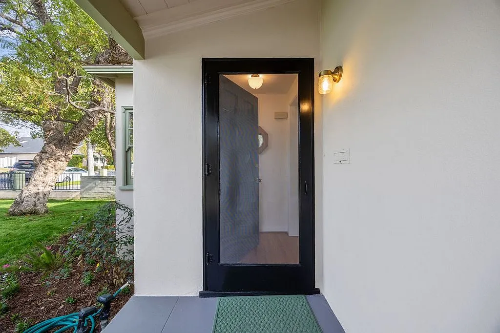 2 bed, 1100 sqft, $3,825 — Photo 3