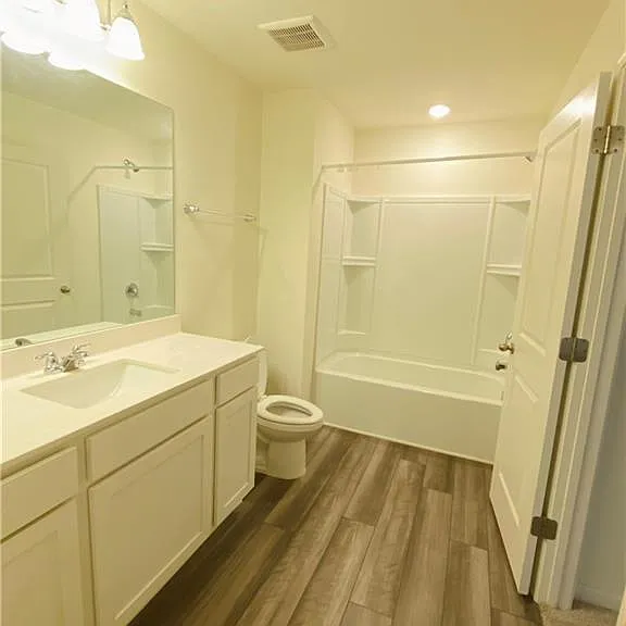 1042 Paddington Dr — Photo 10