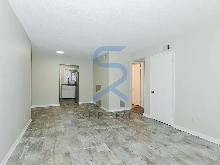 2045 Alison Ct SW #4 — Photo 2