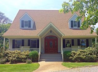 42 Lewis Rd, East Quogue, NY 11942