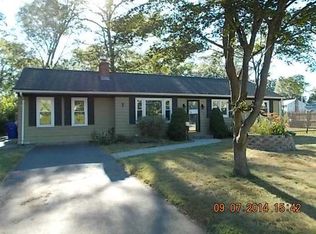 1 Rowena Dr, Riverside, RI 02915