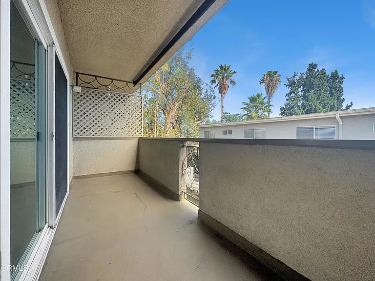 580 N Los Robles Ave #11 — Photo 16