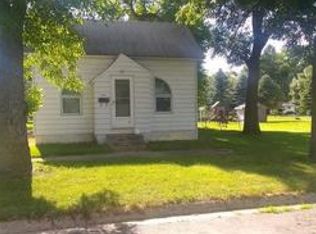 290 4th Ave NW, Wells, MN 56097