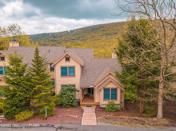 402 Vista Dr, Tannersville, PA 18372