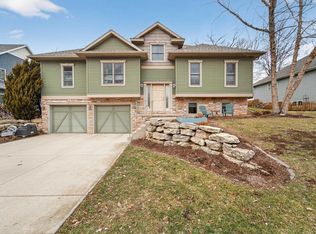 2000 Buckingham Rd, Stoughton, WI 53589