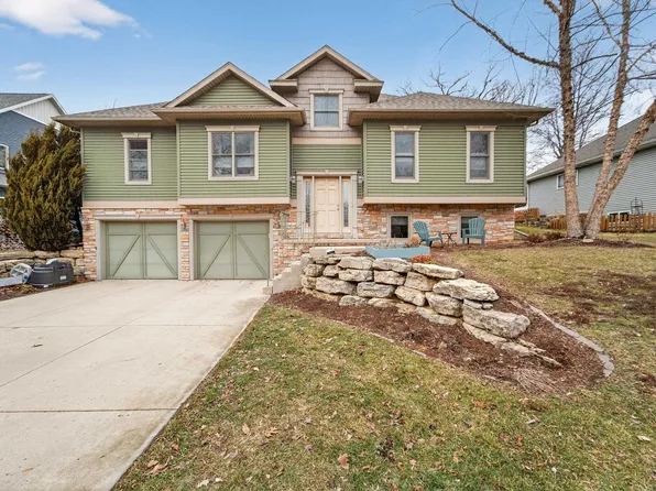 2000 Buckingham Rd, Stoughton, WI 53589