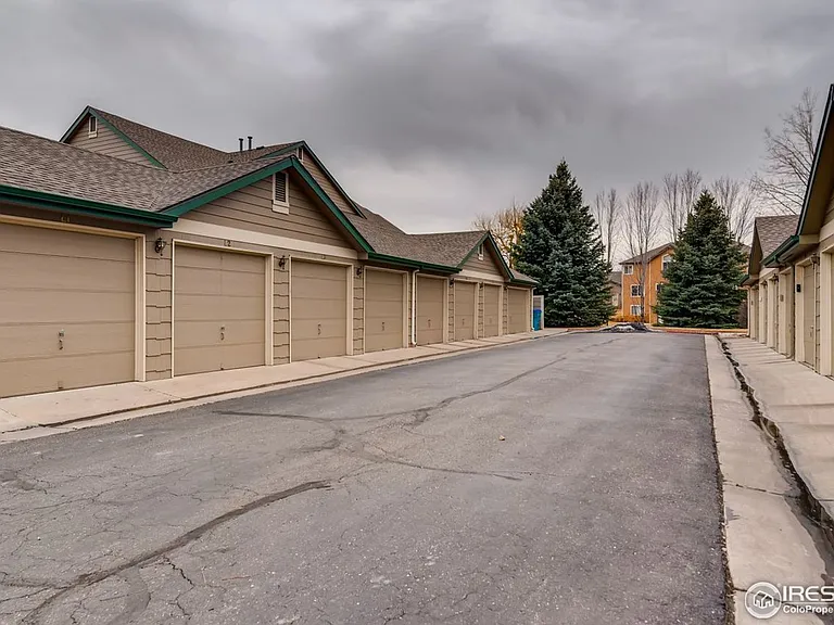 5225 White Willow Dr #M200 — Photo 33