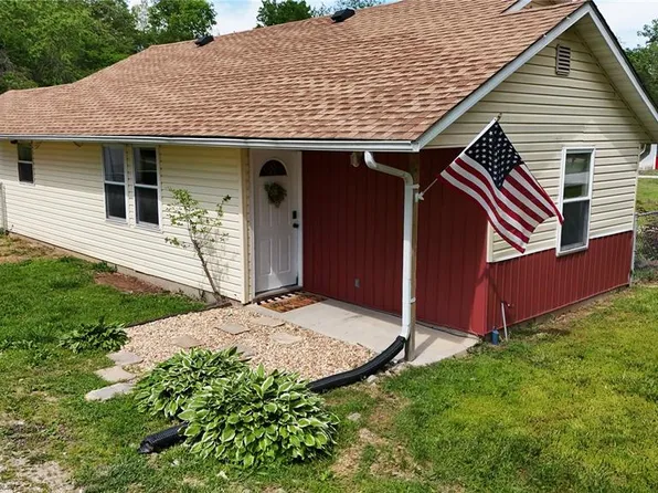 10009 Three Oaks Ln, Bloomsdale, MO 63627