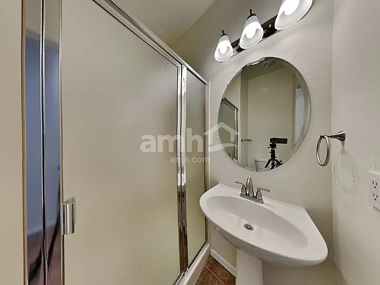 3529 W Glass Ln — Photo 19