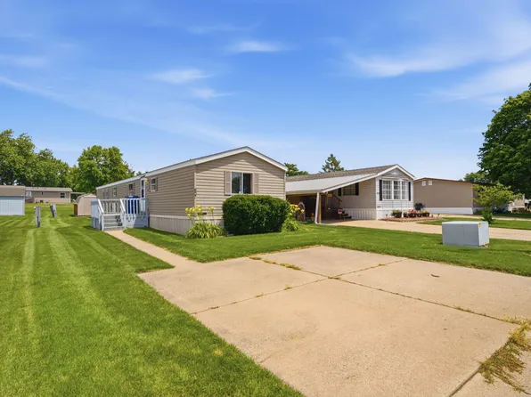 607 E 1st St, Wilton, IA 52778