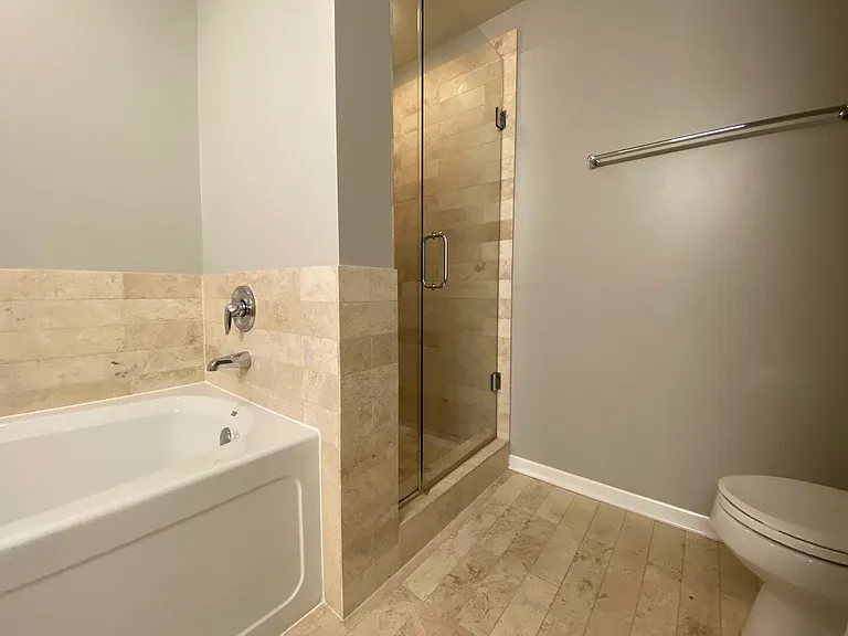 744 W Fullerton Ave #401 — Photo 10