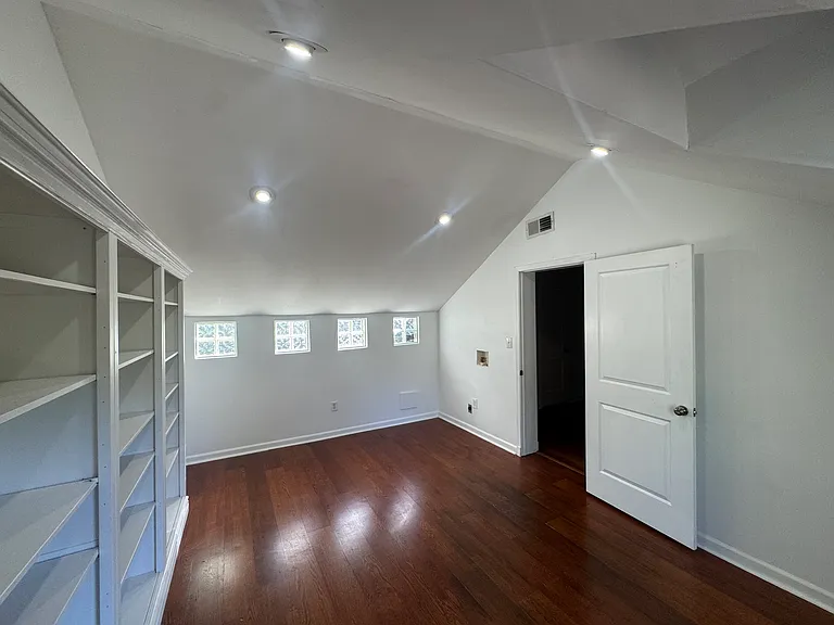 1940 Riverside Dr — Photo 12