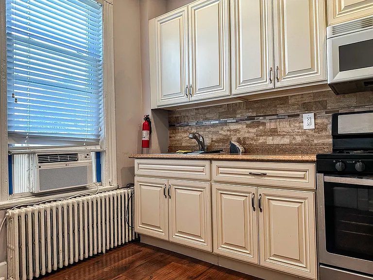 18 Howard Pl #1 — Photo 6