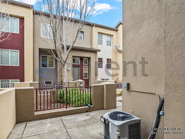 2858 10th St — Photo 6