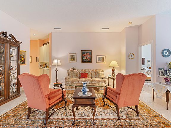 5th image of 7624 SE Bay Cedar Cir