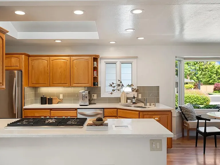 1602 Sheffield Ave — Photo 9