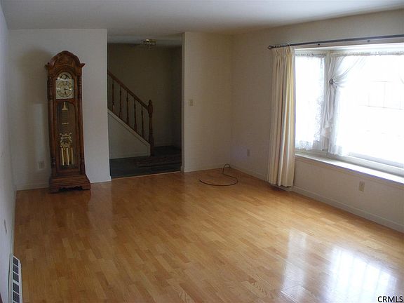 3rd image of 12 Wagon Wheel Ln