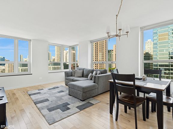 4th image of 345 N La Salle Dr APT 1903