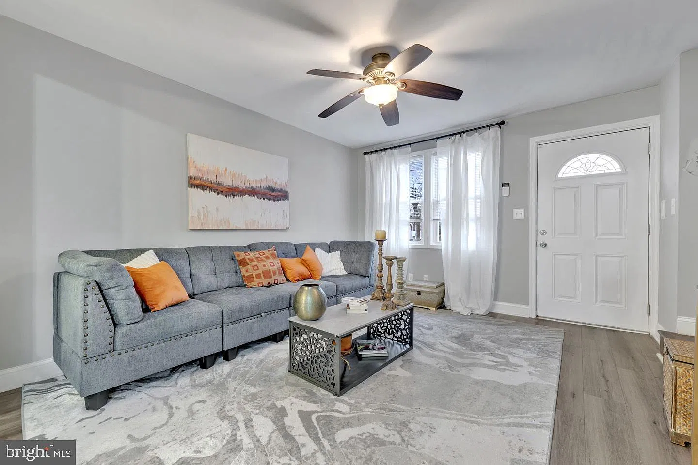 3 bed, 2.0 bath, 1188 sqft, $2,700 — Photo 2
