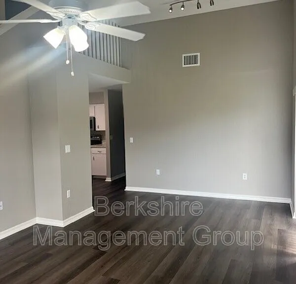 1113 Pogonia Dr — Photo 2
