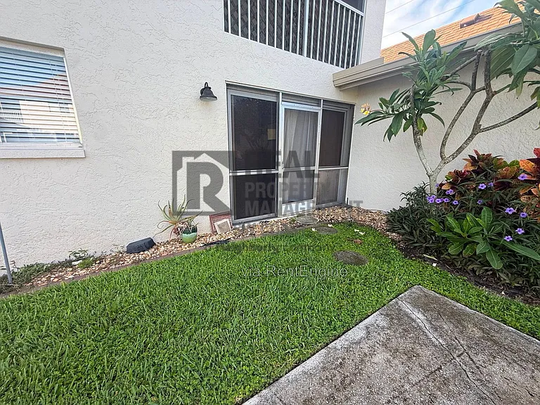 4718 SE 5th Ave #7 — Photo 11