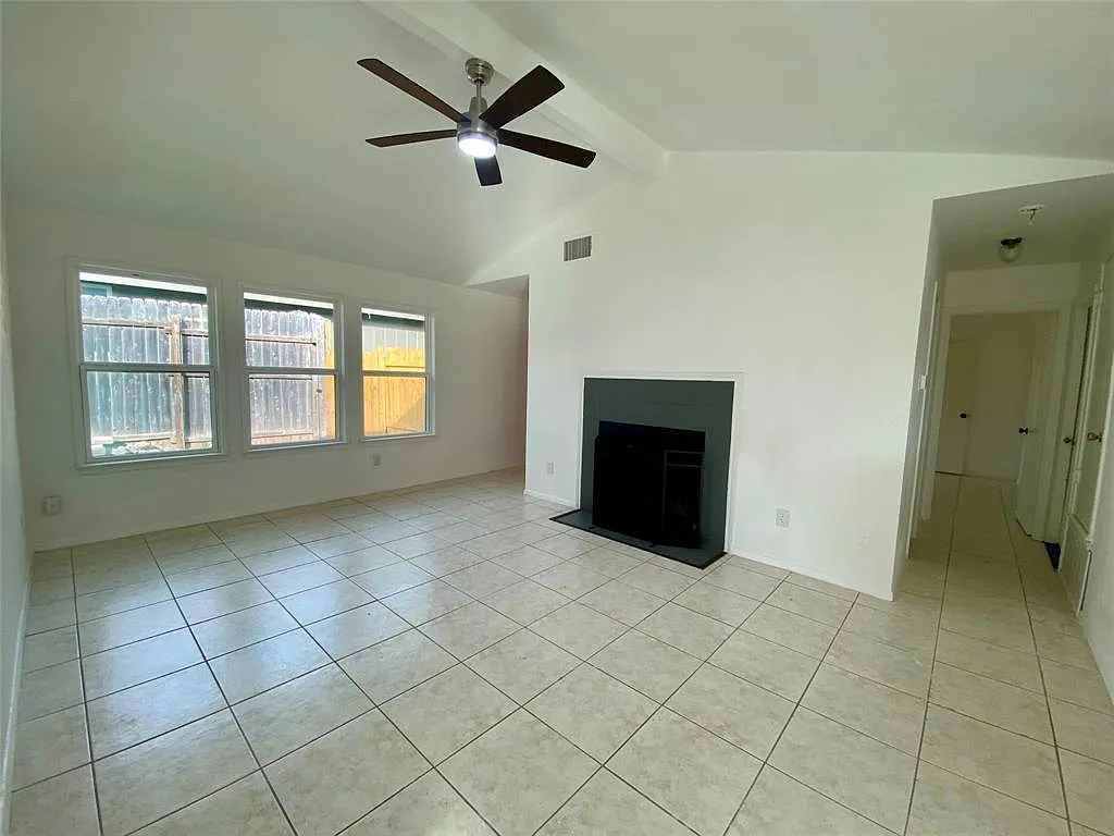 2 bed, 2.0 bath, 1034 sqft, $1,995 — Photo 4