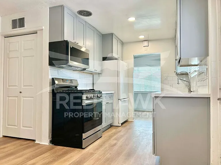 751 W 3rd Pl — Photo 7