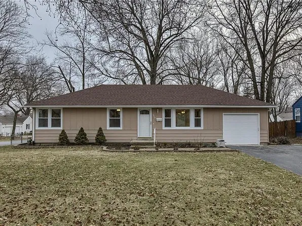 8819 W 82nd St, Overland Park, KS 66204