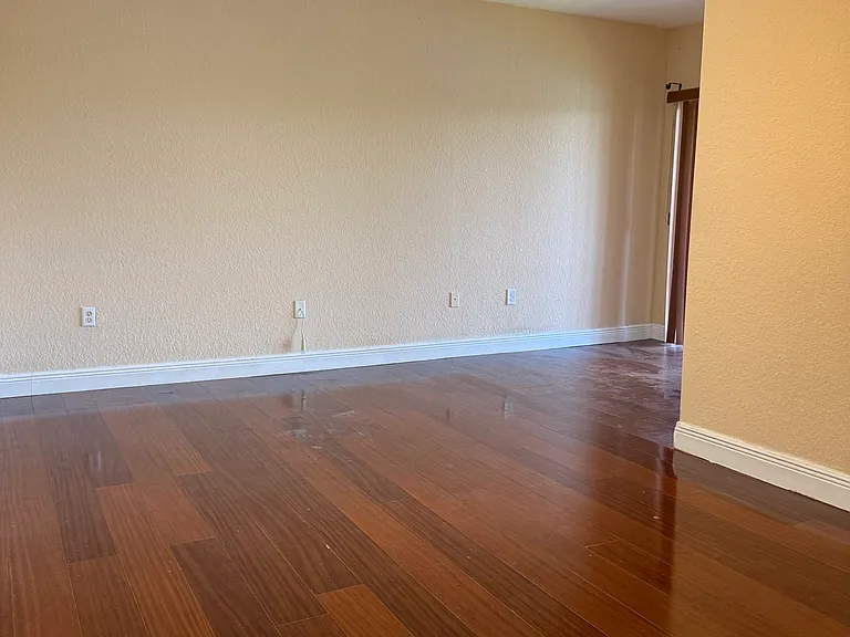 1907 Belmont Ln — Photo 11