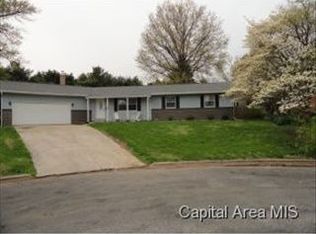 16 Terry Ct, Jacksonville, IL 62650