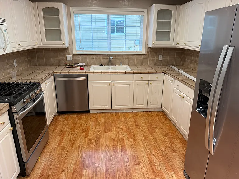 946 King Henry Way — Photo 5