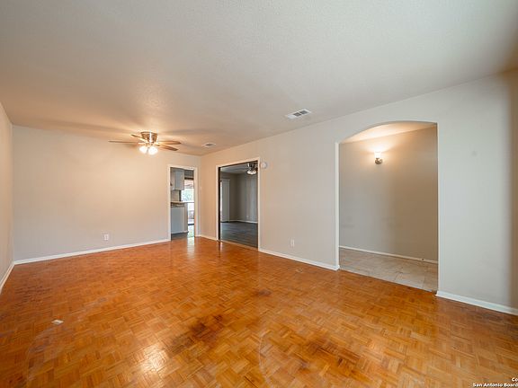 5th image of 10204 Bull Run St