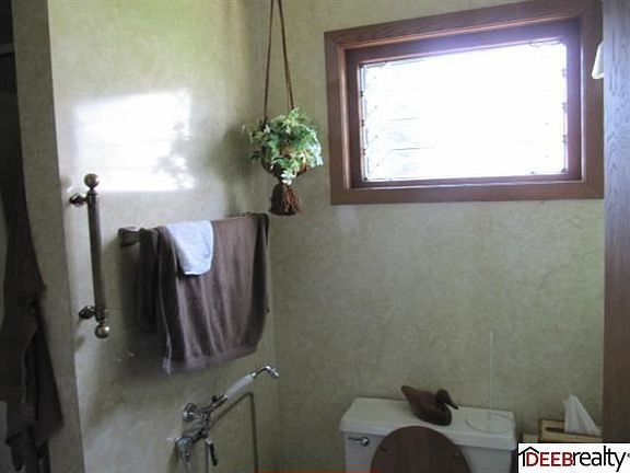 3rd image of 829 Scenic Cir