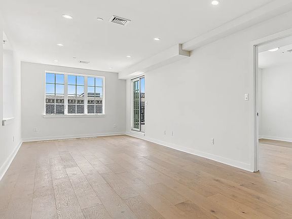 4th image of 31-22 29th St #7