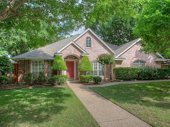 3rd image of 7016 Castle Creek Dr E