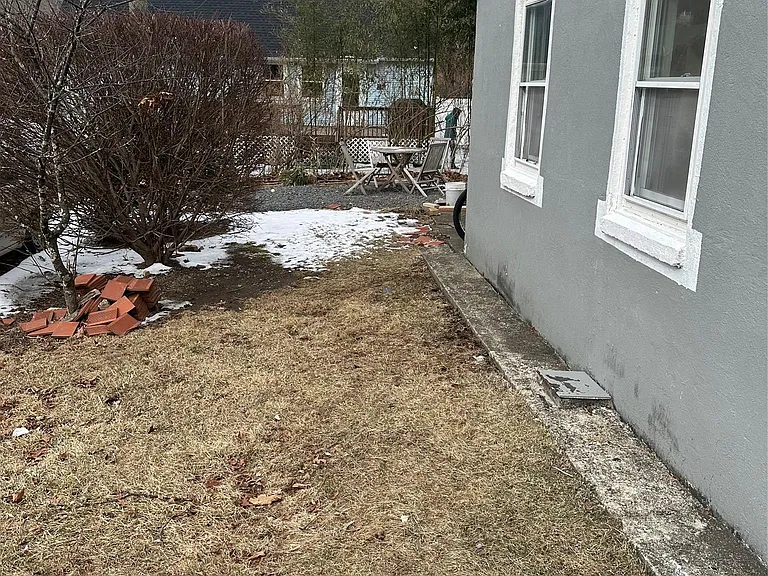127 Lake Dr — Photo 2