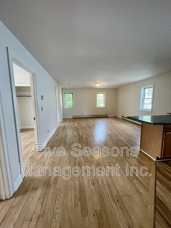 3 bed, 1.0 bath, 850 sqft, $2,700 — Photo 1