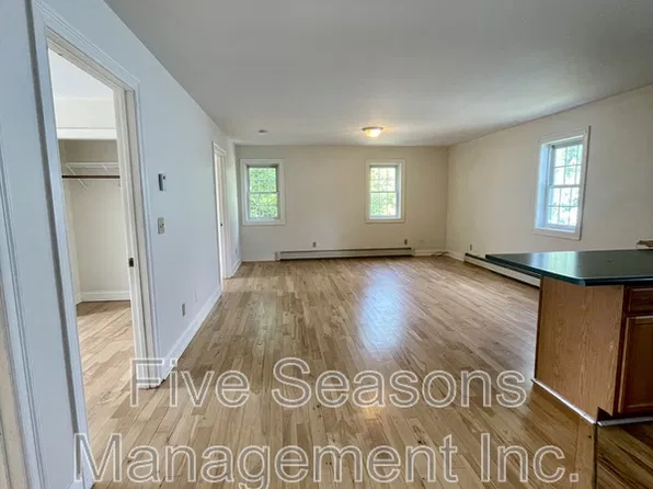 85 Manhattan Dr #2, Burlington, VT 05401