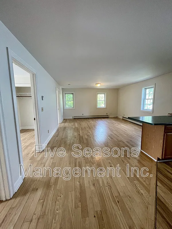 Building Photo - 85 Manhattan Dr #2