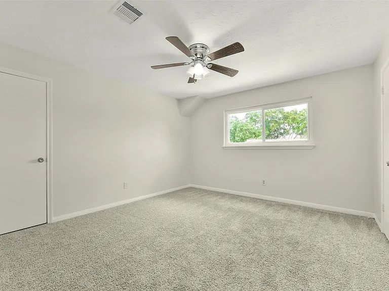 12011 Kirknoll Dr — Photo 31
