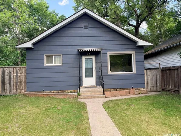 1336 D AVENUE N, Saskatoon, SK S7L 1P3