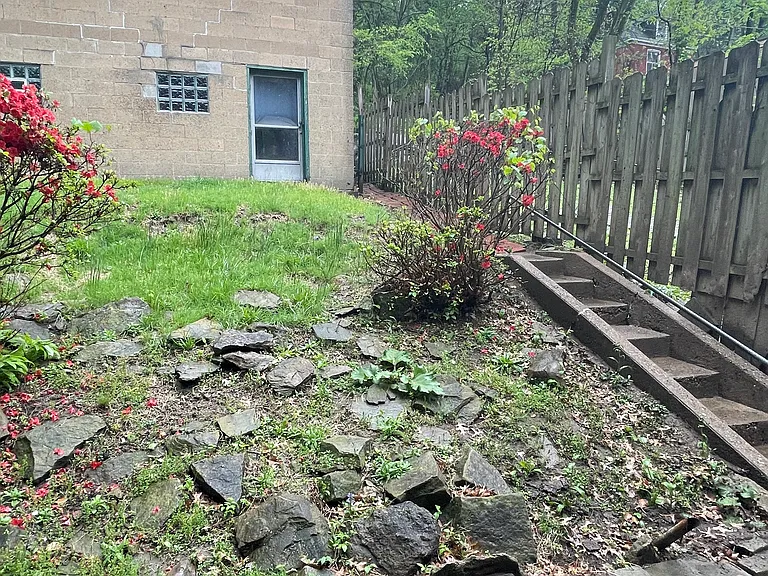1250 Blackadore Ave — Photo 10
