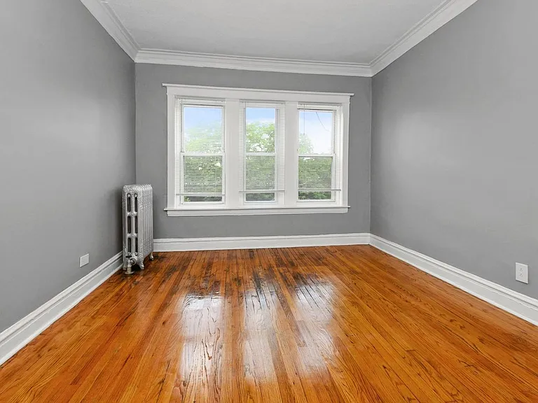 7557-59 S. Calumet Ave. / 348-58 E 76th St. — Photo 3