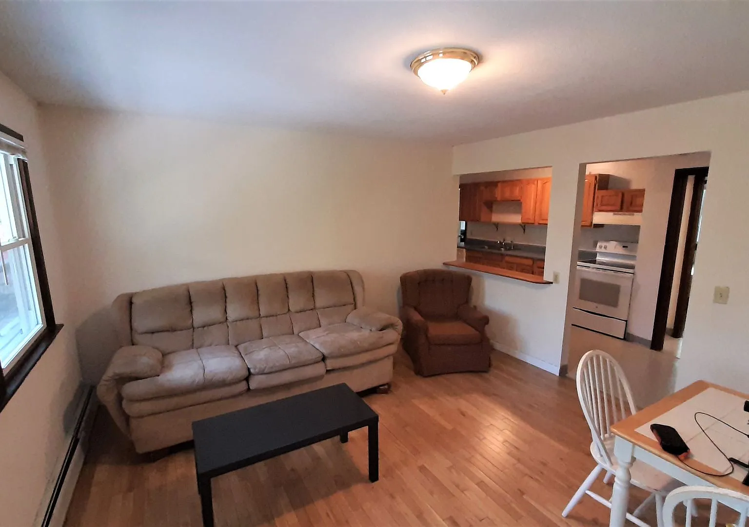 320 Hillview Pl — Photo 2