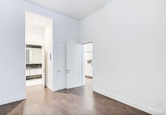 4th image of 25 Broad St APT 4M
