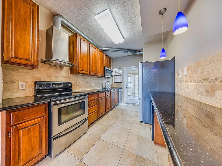 1018 Memorial Village Dr #124 — Photo 2