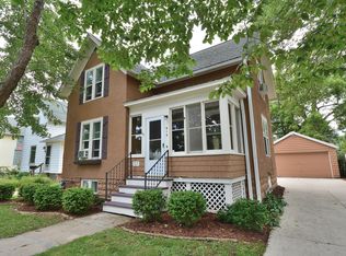 915 Beechwood Ave, Waukesha, WI 53186