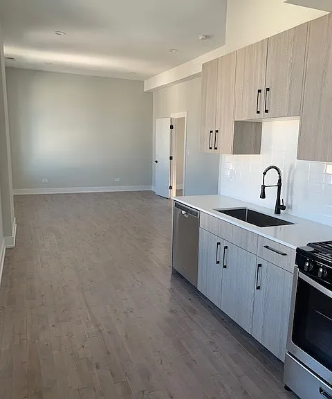 1925 S May St #3R — Photo 7