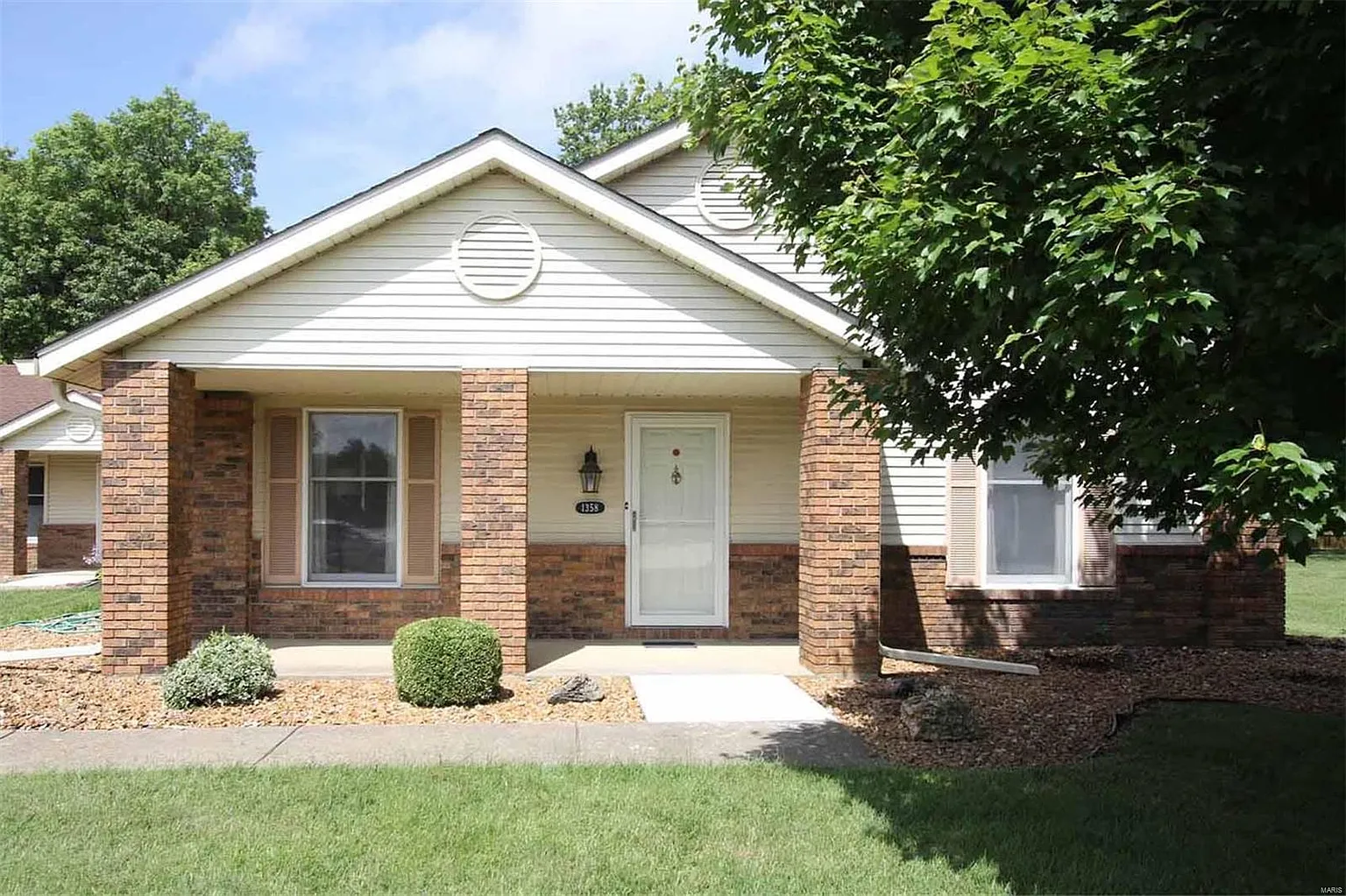 1358 Normandy Dr photo 1