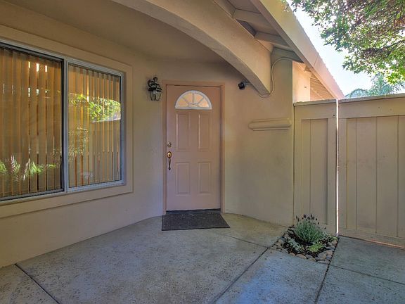 3rd image of 16971 Sugarpine Dr